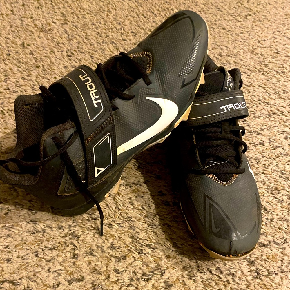 Men’s Nike baseball cleats size 9